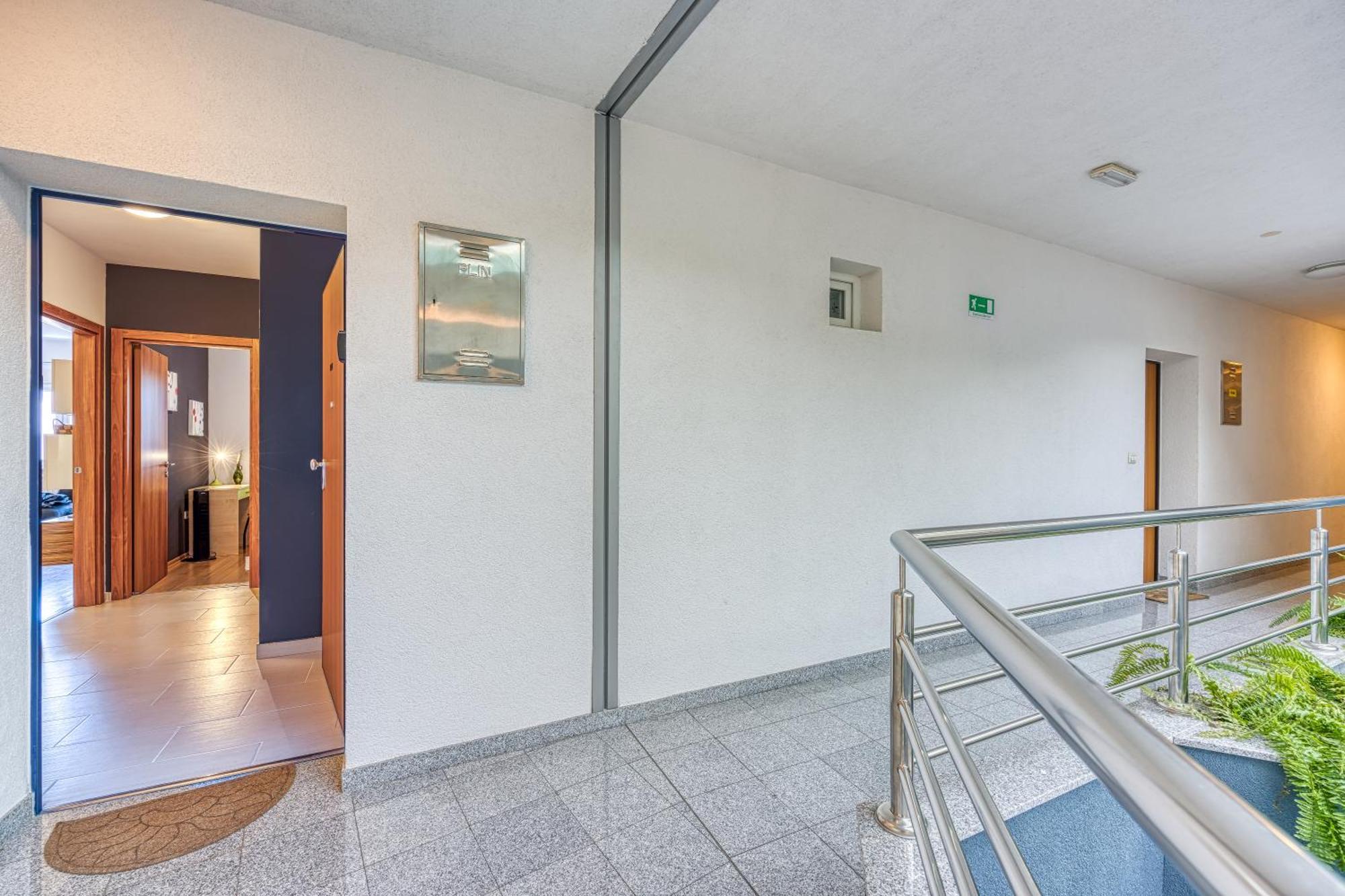 Apartment Dea - Three Bedroom Apartment Pula Buitenkant foto