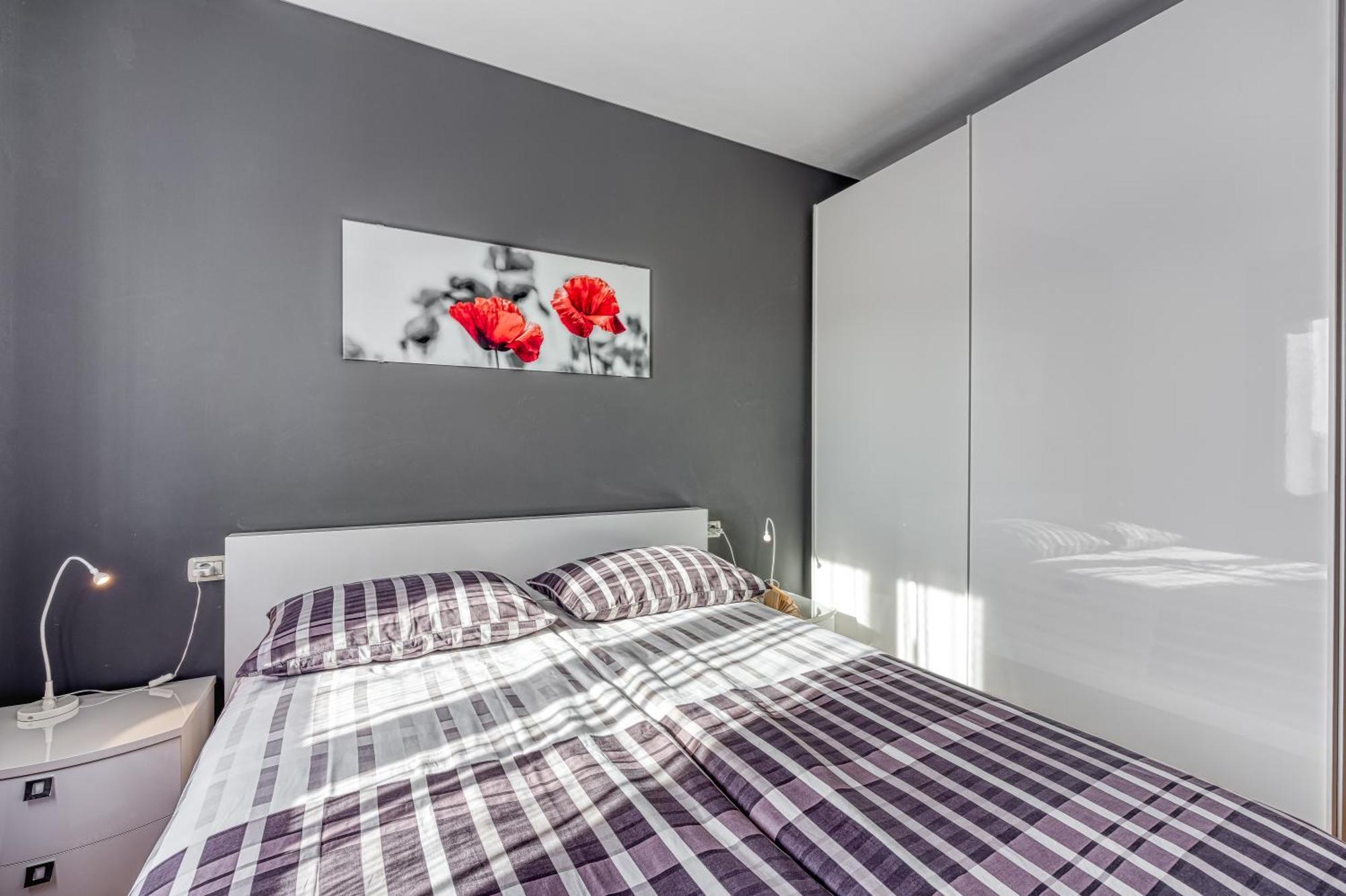 Apartment Dea - Three Bedroom Apartment Pula Buitenkant foto